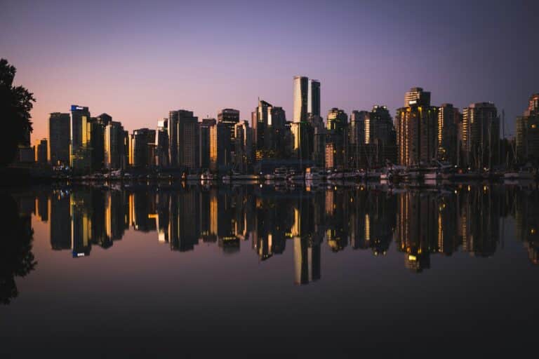 Skyline von Vancouver bei Nacht